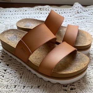 Almost new Reef platform sandal!